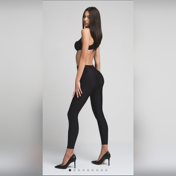 SKIMS Body Butt Lifting Legging - Picture 5 of 7